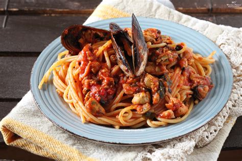 spaghetti con sugo di cozze